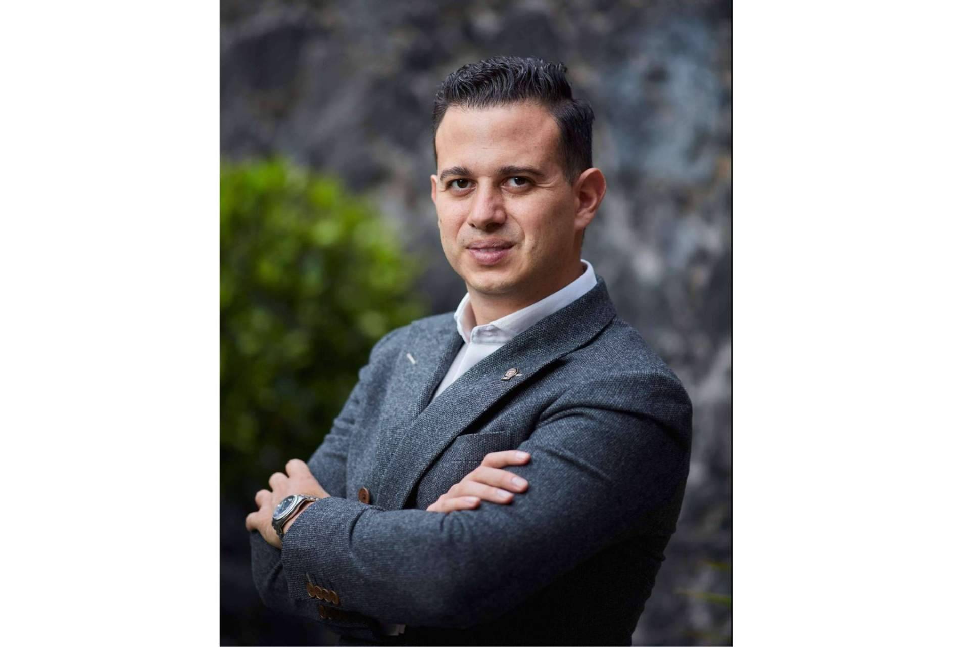 Daniel Eduardo Suero Alonso; The Visionary Behind 'How to Invest Your Own Money'