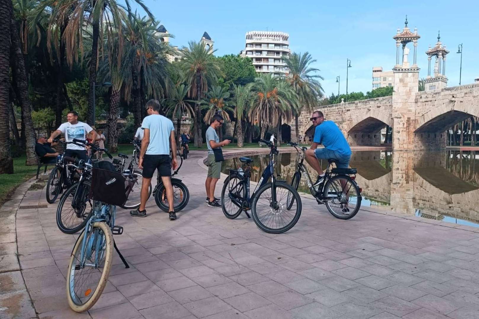 Descubrir el encanto de Valencia, con las rutas guiadas en bicicleta de Pelican Bike