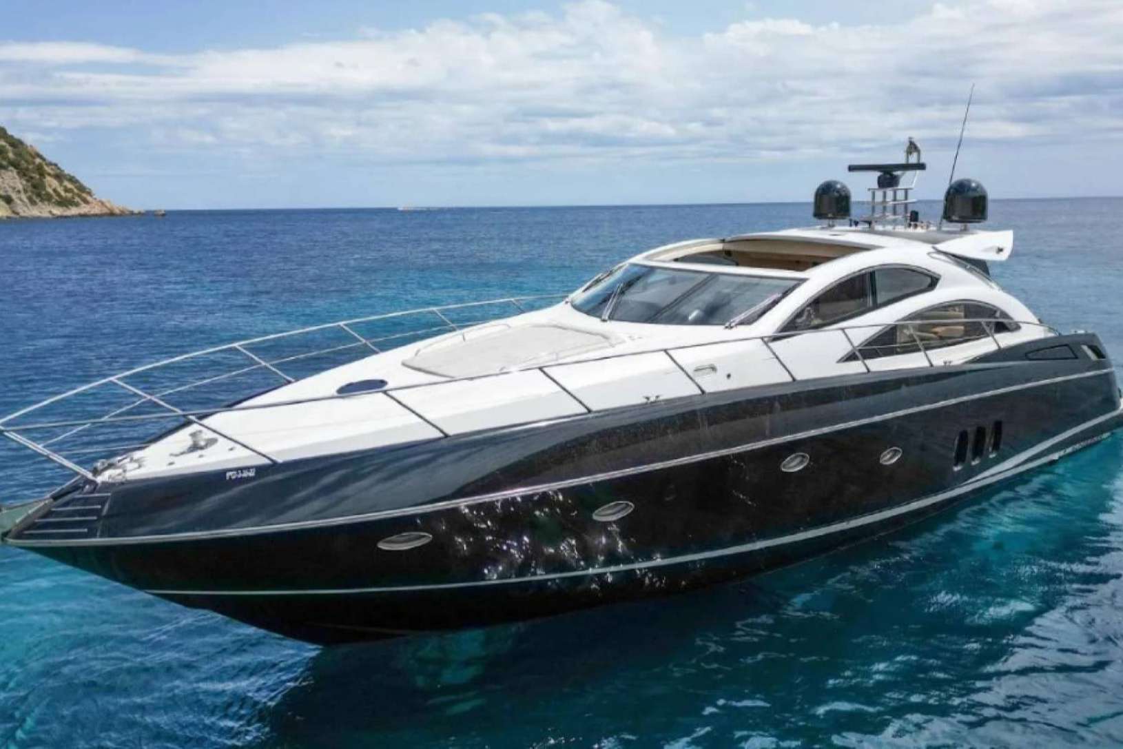 By renting a boat with Ibiza Boats, it is possible to discover numerous attractions along the Ibizan coast