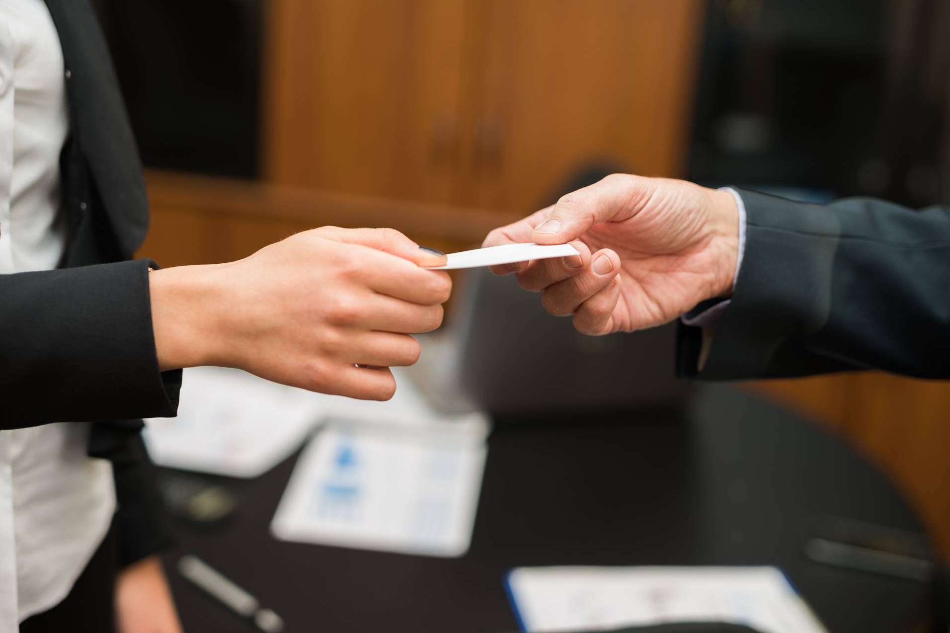 Simplifying the networking; How Knowee helps to forget about paper cards