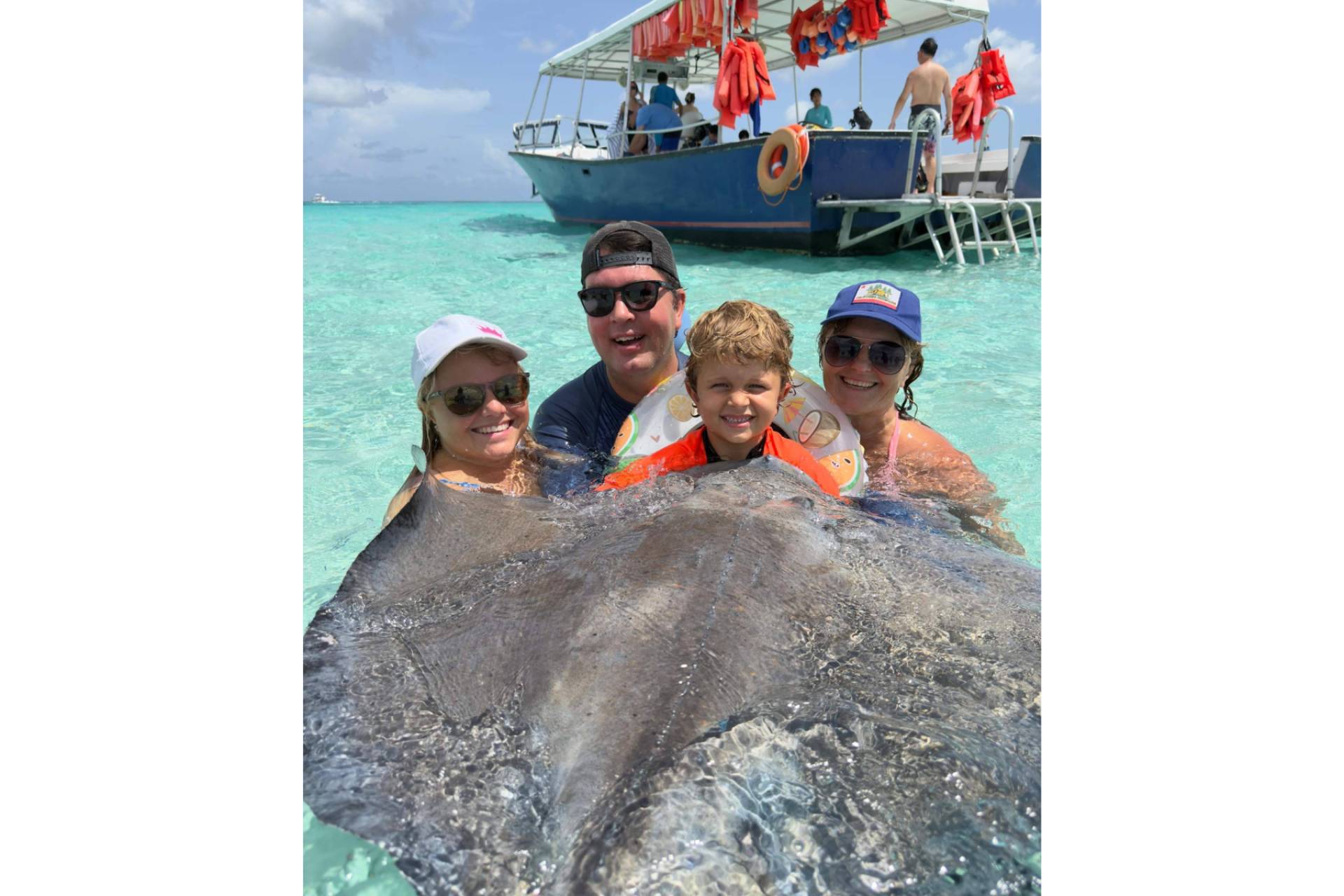 Family tour to discover stingrays and unique beaches in the Cayman Islands, with three amazing stops to enjoy