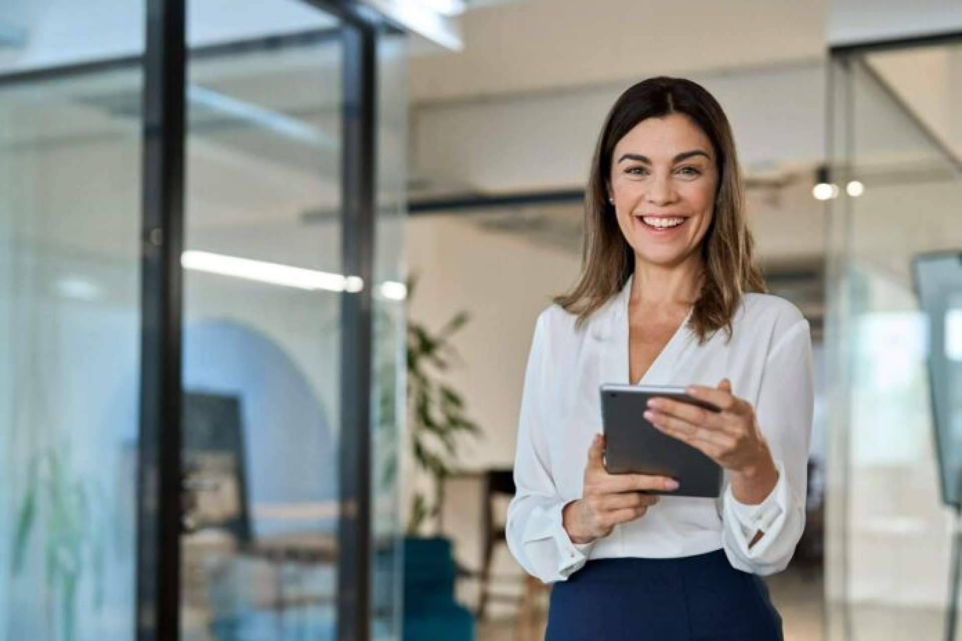 ENLIGHTEN BIB; Illuminating Business Information from Montevideo to the World