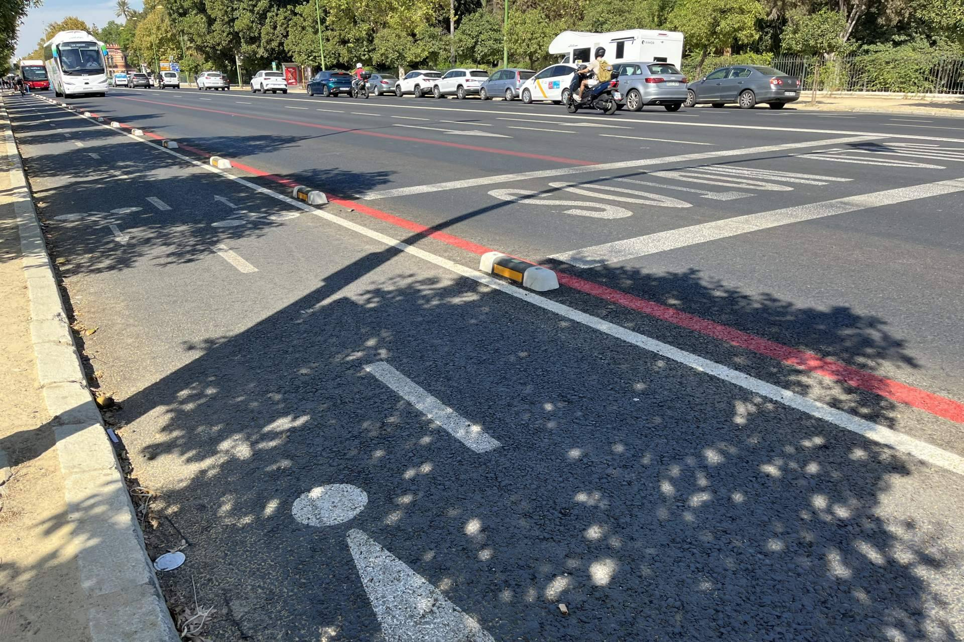 Greater night-time visibility in bike lanes; Abadecom Urban expands its photoluminescent bike lane separator