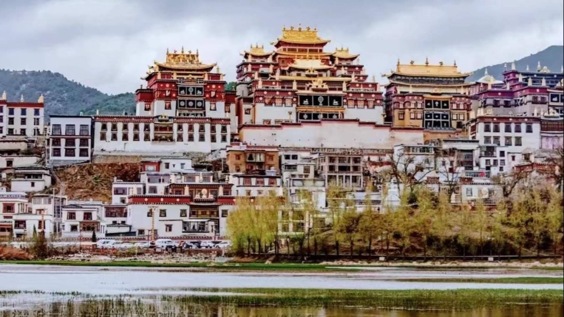 Tibet Travel Rebounds in 2026 as World's Highest Railway Turns 20